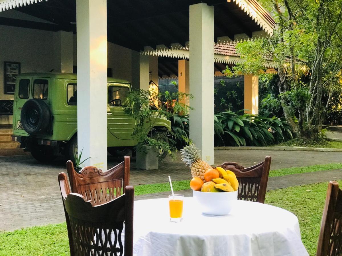 Ceylon Kingsmen Garden Hotel - Katunayake Negombo Exterior foto