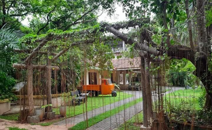 Ceylon Kingsmen Garden Hotel - Katunayake Negombo Exterior foto