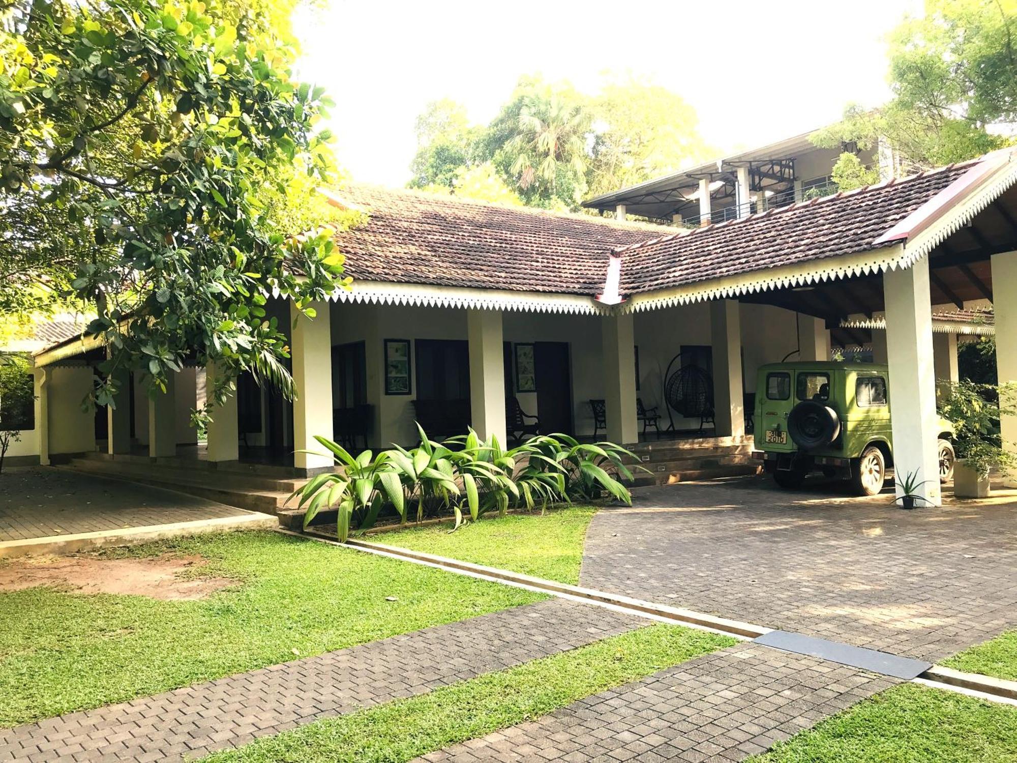 Ceylon Kingsmen Garden Hotel - Katunayake Negombo Exterior foto